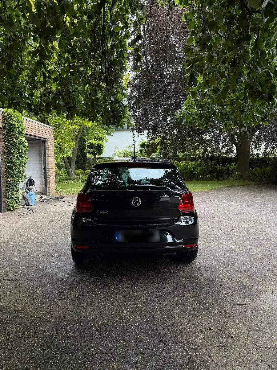 Gebraucht VW Polo Allstar 90 PS (66 kW) 2016 Schwarz Kleinwagen