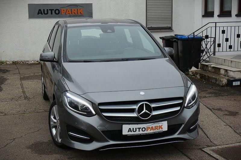 Grau Gebraucht 2015 Mercedes B200 Urban Van / Kleinbus | 9.990 € (Guter Preis) - Bild 1/4