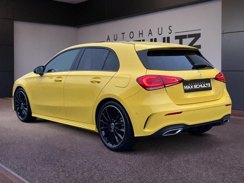 Gebraucht Mercedes A200 AMG 163 PS (119 kW) 2023 Gelb Kleinwagen