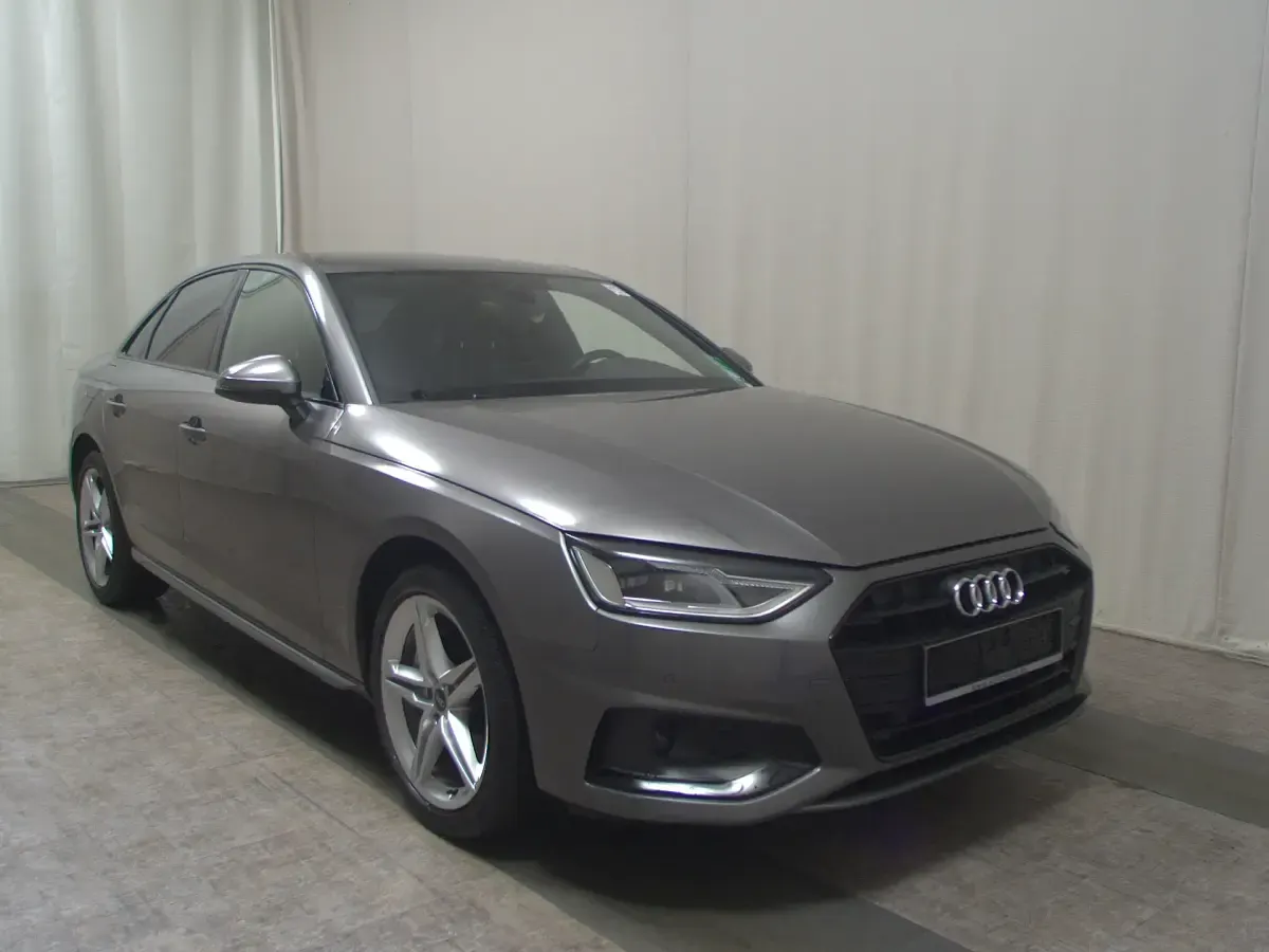 Gebraucht Audi A4 Ambiente 204 PS (150 kW) 2022 Grau Limousine