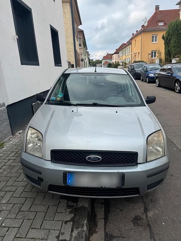 Silber Gebraucht 2004 Ford Fusion Kleinwagen | 950 € (Guter Preis) - Bild 1/4