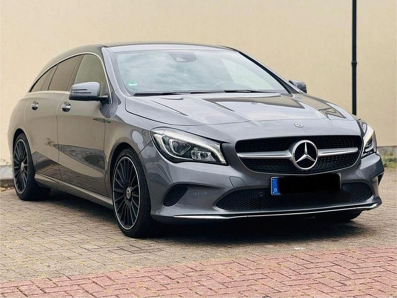 Grau Gebraucht 2017 Mercedes CLA220 Shooting Brake Kombi | 12.500 € (Fairer Preis) - Bild 1/4