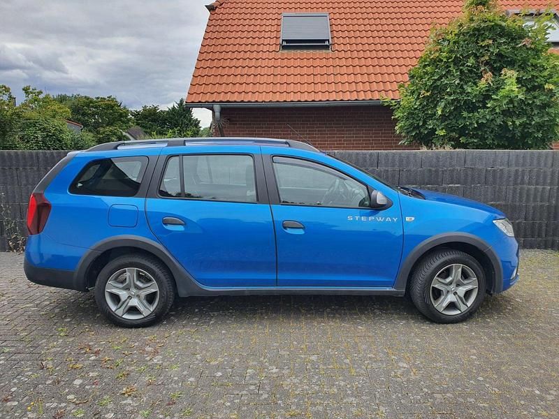 Blau Gebraucht 2020 Dacia Logan MCV Stepway Kombi | 11.800 € (Fairer Preis) - Bild 1/4