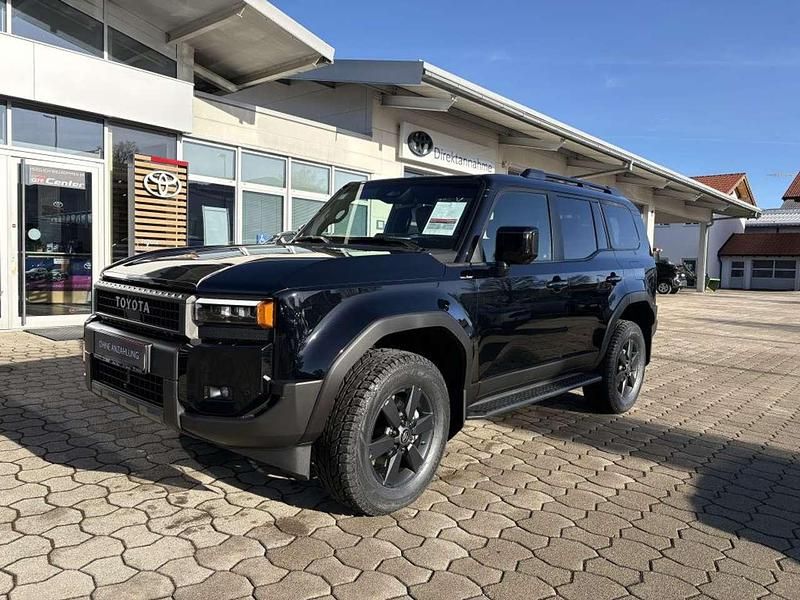 Attitude back metallic Neu 2025 Toyota Land Cruiser Executive SUV | 82.999 € (Superpreis) - Bild 1/4