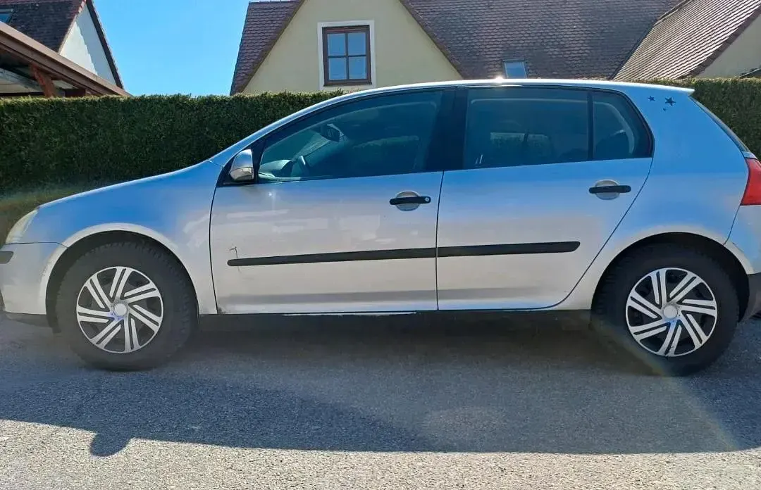 Gebraucht VW Golf V 105 PS (77 kW) 2004 Silber Kleinwagen