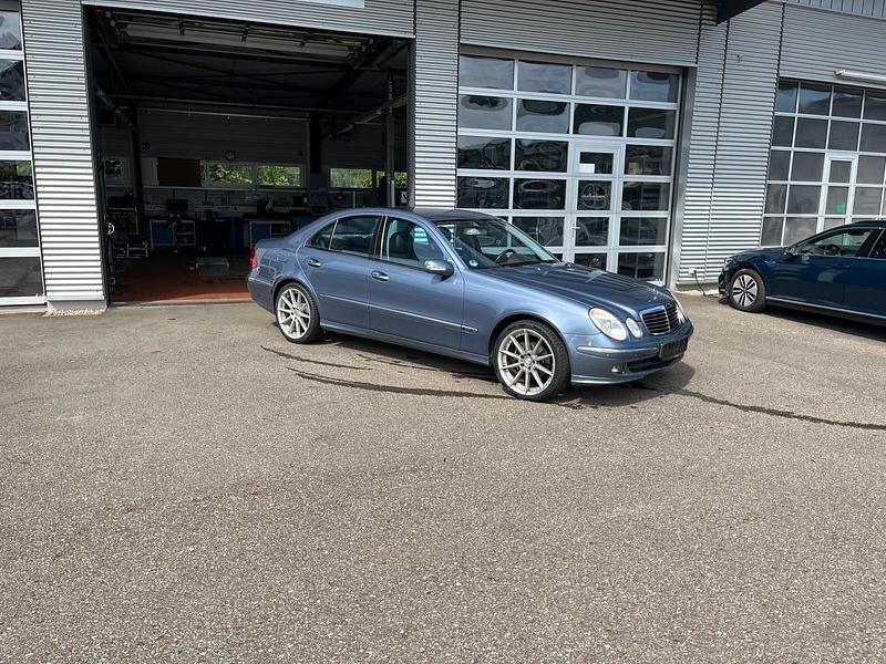 Gebraucht Mercedes E280 190 PS (139 kW) 2006 Blau Limousine
