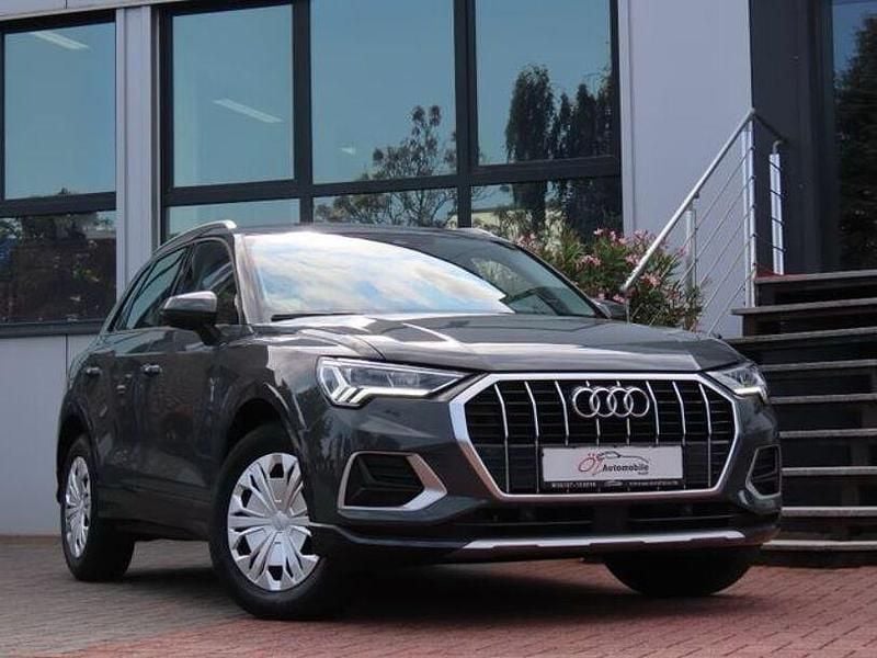 Grau Gebraucht 2021 Audi Q3 Advanced SUV | 24.900 € (Superpreis) - Bild 1/3