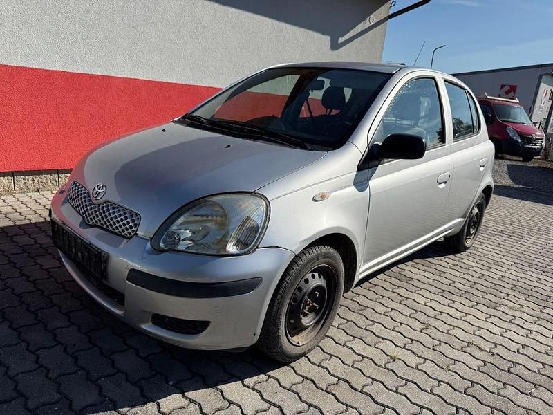 Gebraucht Toyota Yaris 65 PS (47 kW) 2005 Silber Limousine