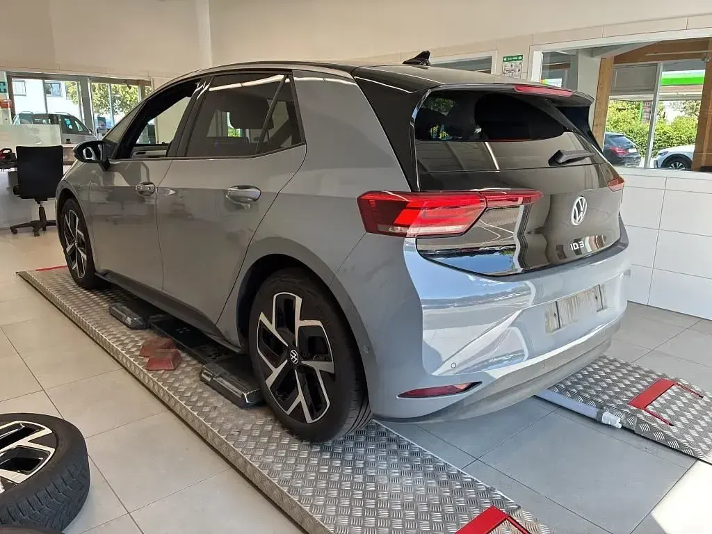 Gebraucht VW ID.3 Pro 150 kW (204 PS) 2024 Mondsteingrau Kleinwagen