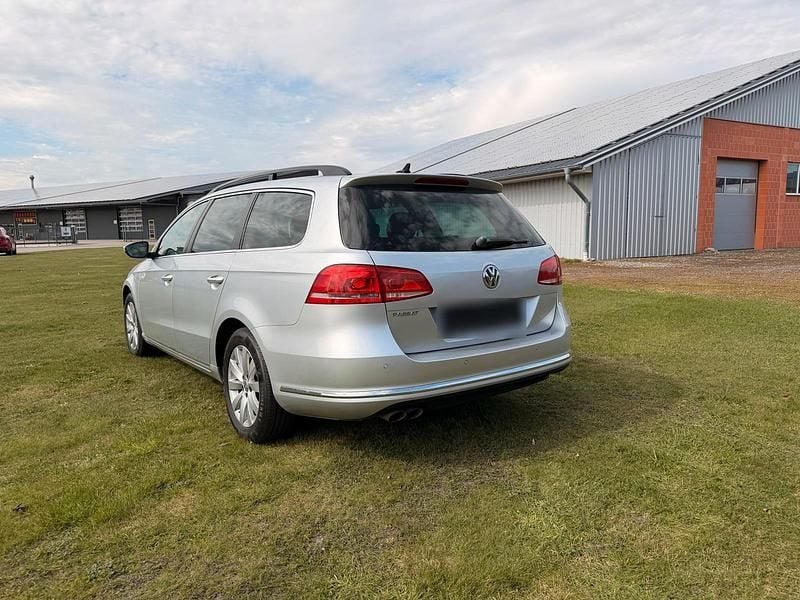 Gebraucht VW Passat 140 PS (102 kW) 2013 Silber Kombi