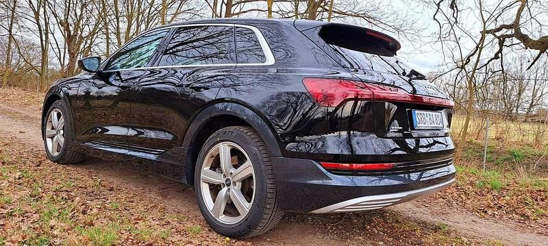 Gebraucht Audi e-tron 230 kW (313 PS) 2021 Schwarz SUV