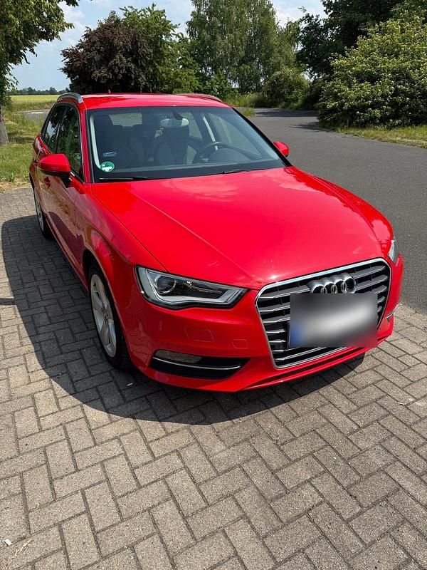 Rot Gebraucht 2013 Audi A3 Sportback Kombi | 14.600 € (Guter Preis) - Bild 1/4