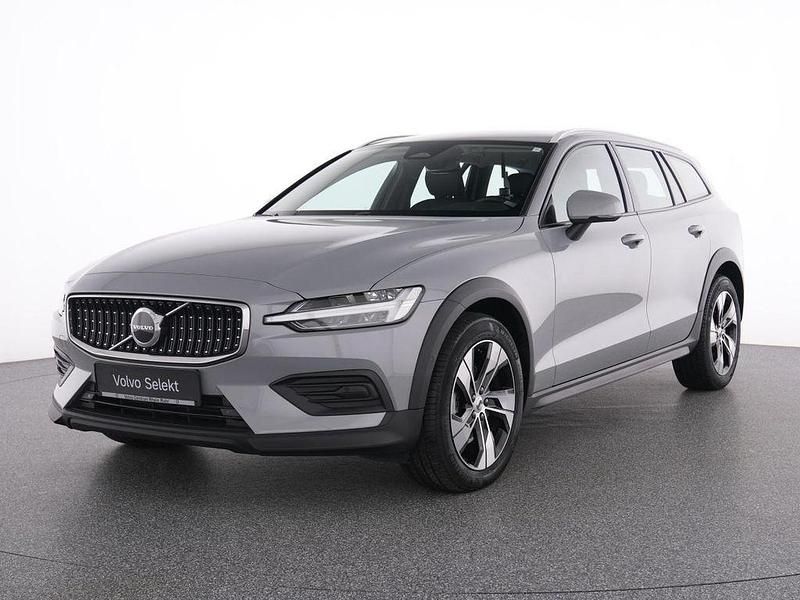 Gebraucht Volvo V60 CC Plus 196 PS (144 kW) 2023 Grau vapour grey / metallic Kombi