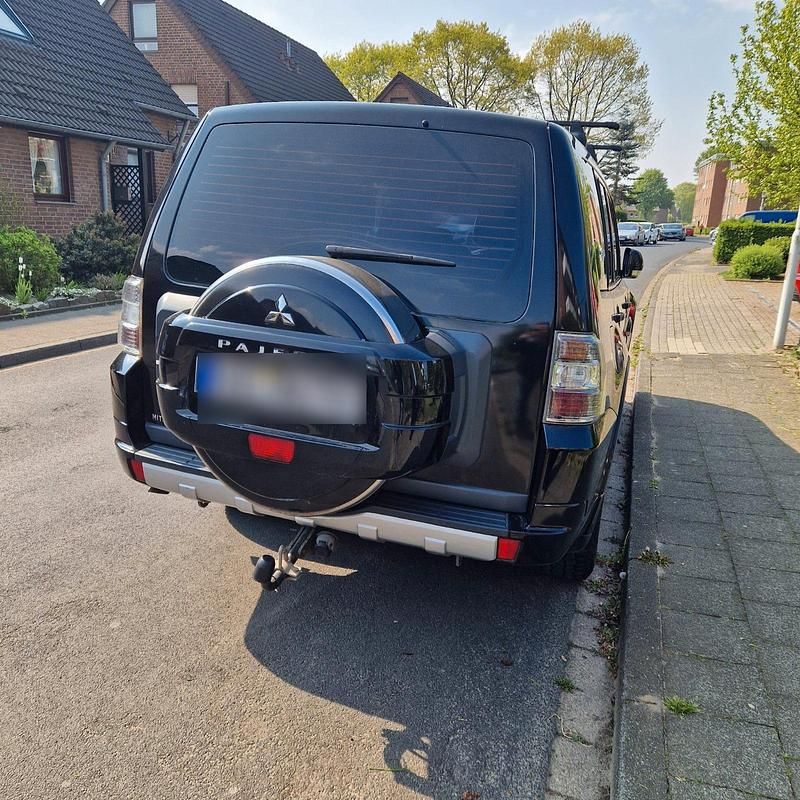 Gebraucht Mitsubishi Pajero 200 PS (147 kW) 2012 Schwarz SUV