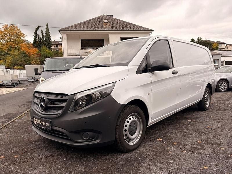 Weiß Gebraucht 2017 Mercedes Vito Van / Kleinbus | 19.499 € (Guter Preis) - Bild 1/4