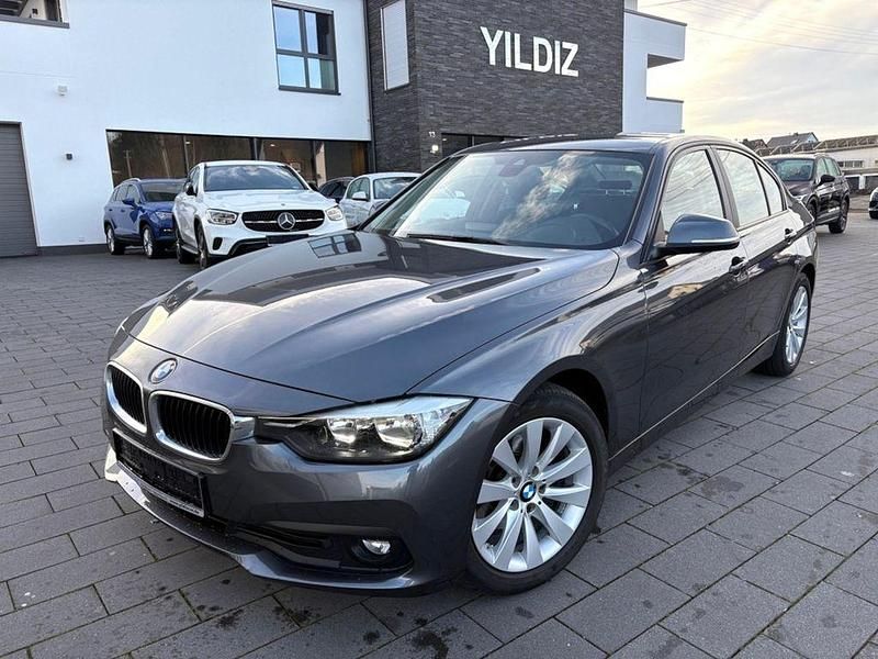 Grau Gebraucht 2015 BMW 320 Performance Limousine | 11.890 € (Fairer Preis) - Bild 1/4