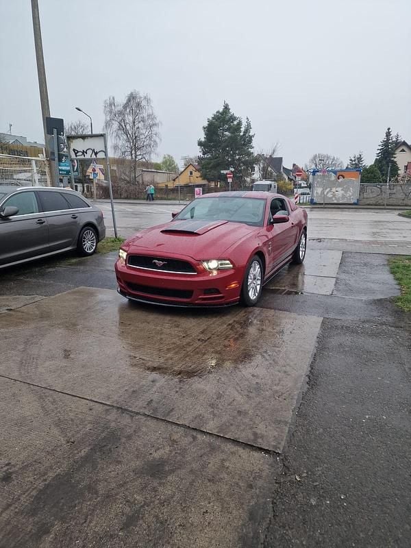 Second-hand Ford Mustang 309 CP (227 kW) 2014 Roșu Coupe