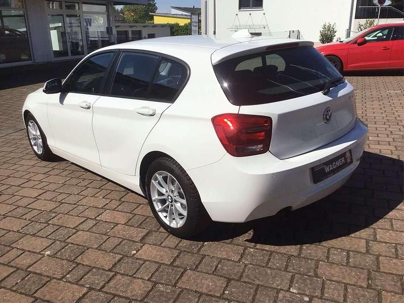 Gebraucht BMW 116 Advantage 136 PS (100 kW) 2013 Alpinweiß Kleinwagen
