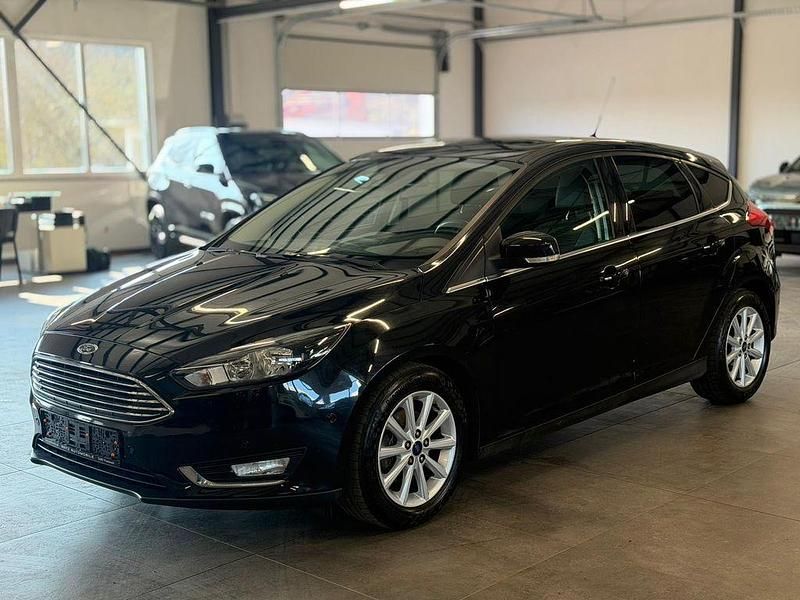 Gebraucht Ford Focus Titanium 125 PS (91 kW) 2015 Blau Limousine