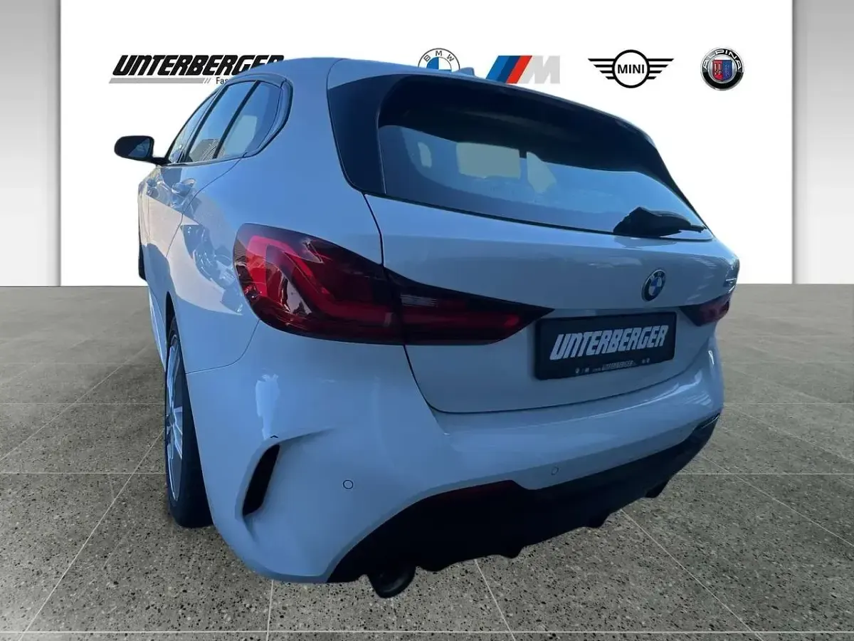Gebraucht BMW 118 Performance 136 PS (100 kW) 2023 Alpinweiß uni Limousine