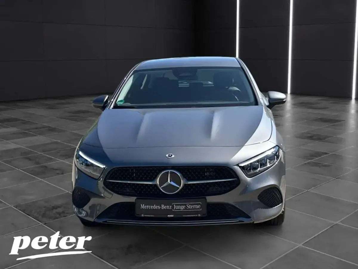 Gebraucht Mercedes A250 Advanced 218 PS (160 kW) 2025 Metalliclack mountaingrau Limousine