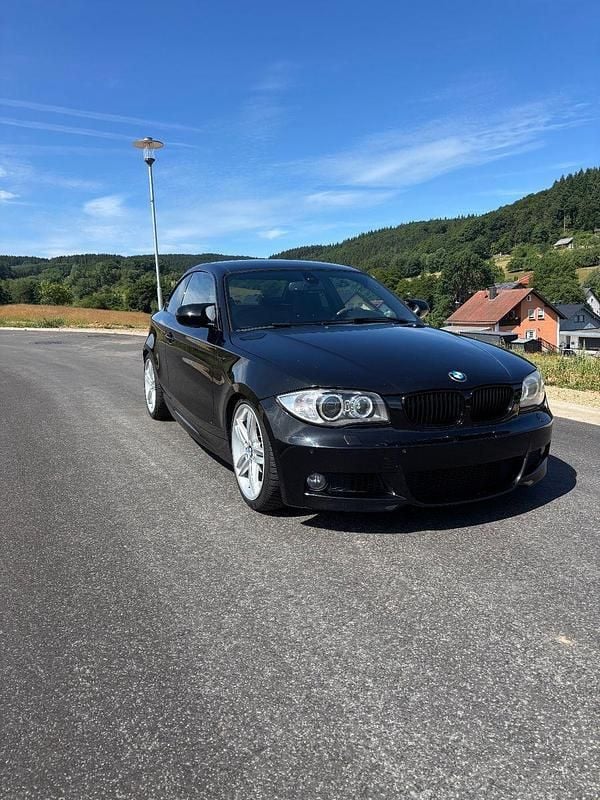 Schwarz Gebraucht 2011 BMW 120 Coupé M Sport Coupé | 7.300 € (Guter Preis) - Bild 1/4