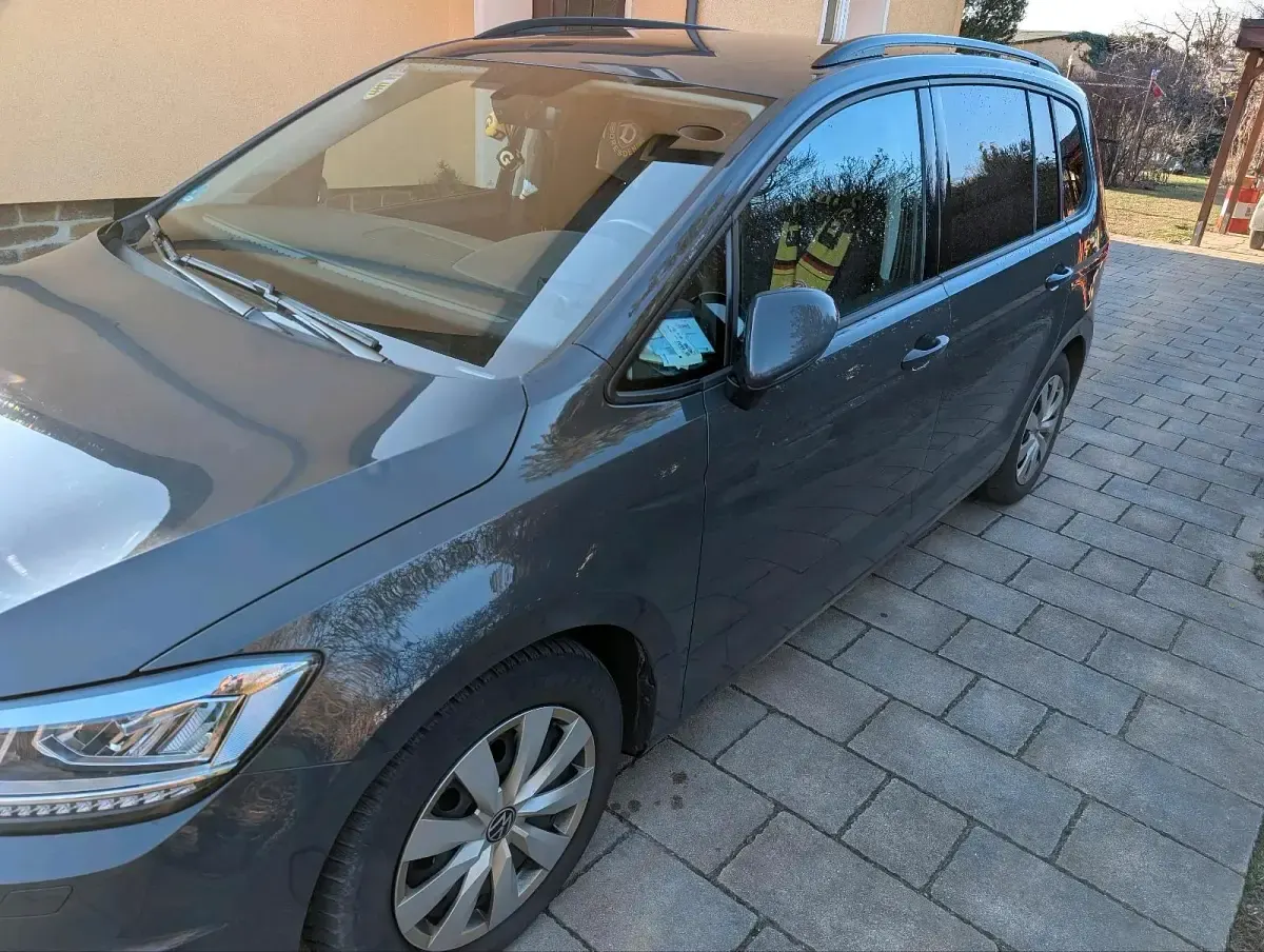 Gebraucht VW Touran 116 PS (85 kW) 2020 Grau Van / Kleinbus