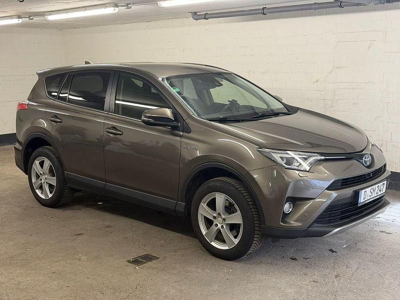 Gebraucht Toyota RAV4 Hybrid Team 155 PS (114 kW) 2018 Braun SUV