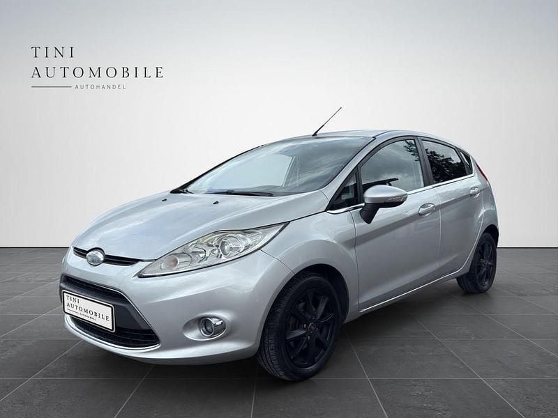 Silber Gebraucht 2009 Ford Fiesta Titanium Kleinwagen | 3.499 € (Fairer Preis) - Bild 1/4