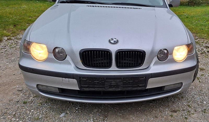 Silber Gebraucht 2002 BMW 318 Compact Kleinwagen | 1.400 € (Guter Preis) - Bild 1/4