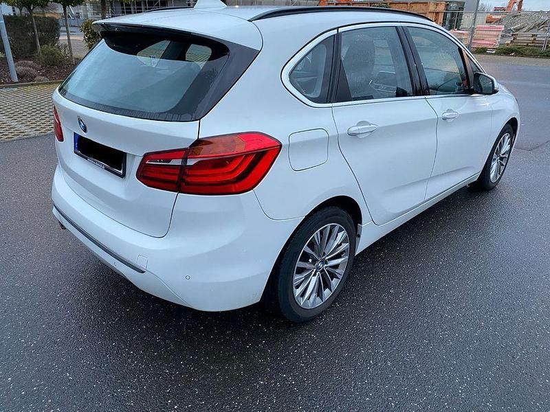 Gebraucht BMW 225 Active Tourer iPerformance 224 PS (164 kW) 2020 Weiß Van / Kleinbus