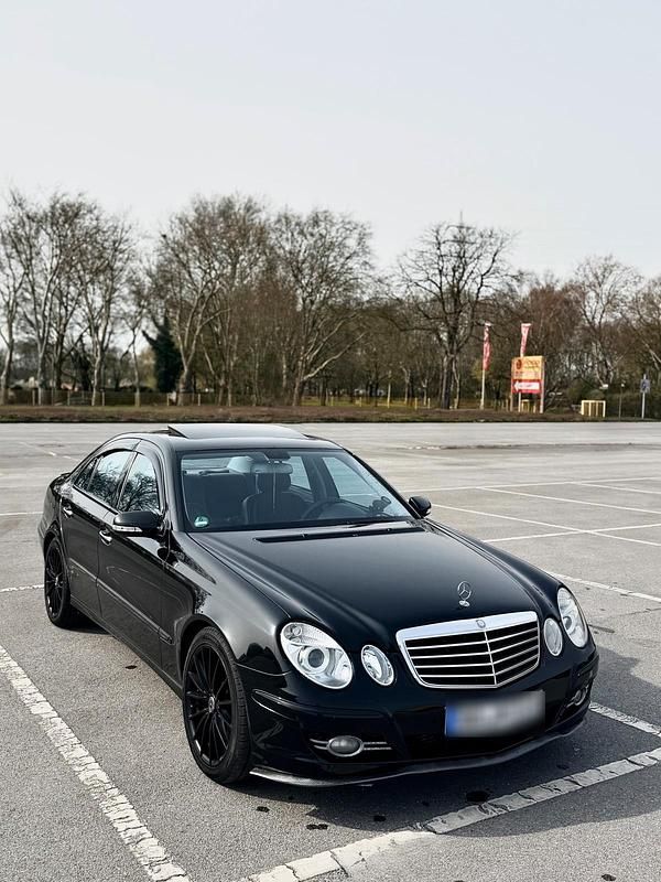 Gebraucht Mercedes E270 Avantgarde 225 PS (165 kW) 2002 Schwarz Limousine