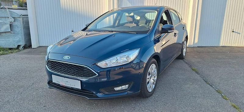 Blau Gebraucht 2017 Ford Focus Limousine | 8.900 € (Etwas zu teuer) - Bild 1/4