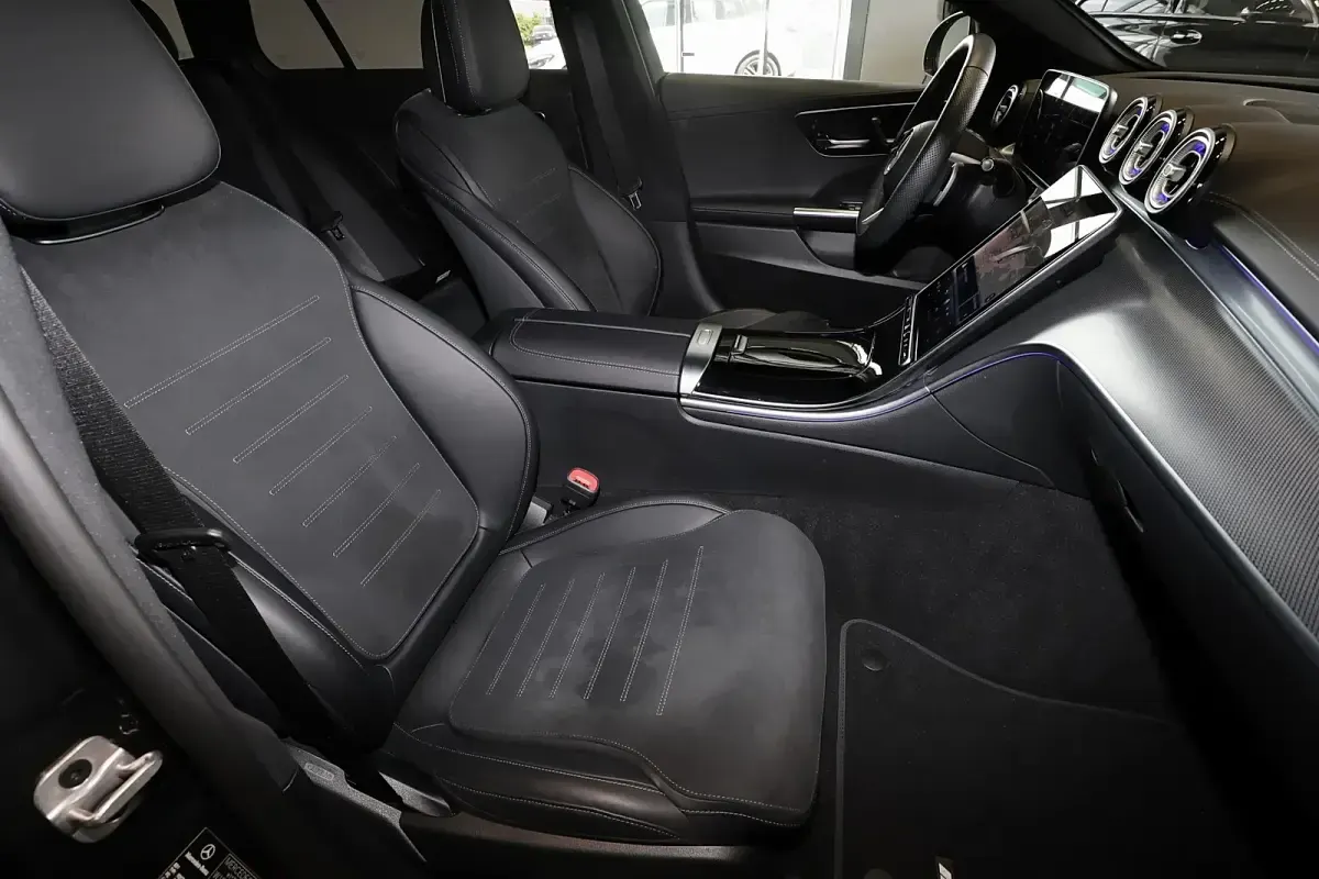 Gebraucht Mercedes C200 AMG 163 PS (119 kW) 2024 Metalliclack graphitgrau Kombi