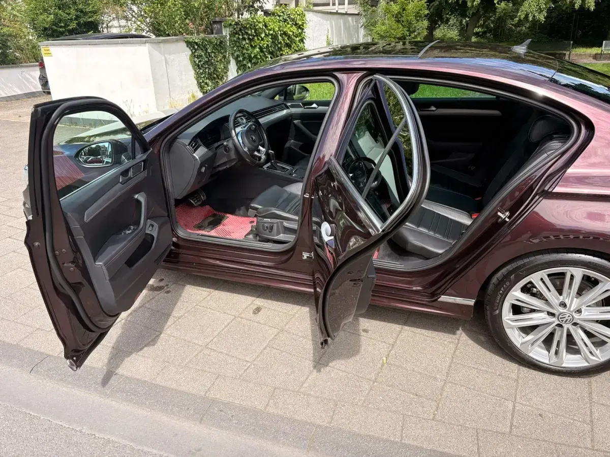 Gebraucht VW Passat Highline 179 PS (131 kW) 2016 Rot Limousine