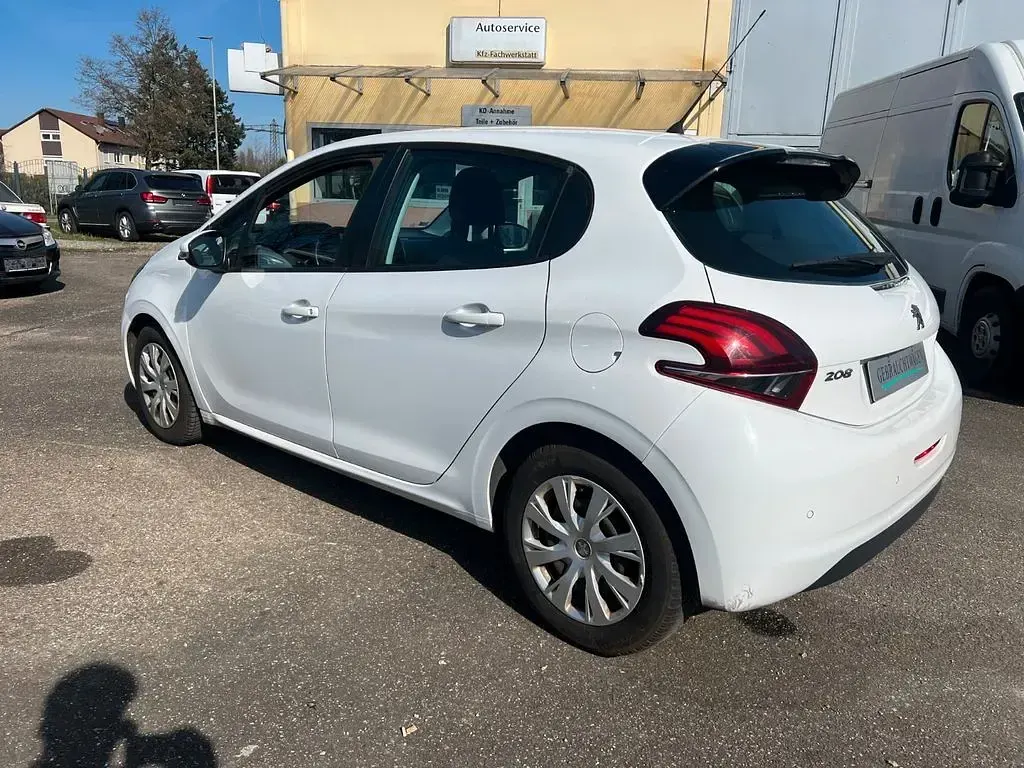 Gebraucht Peugeot 208 99 PS (72 kW) 2015 Weiß Kleinwagen