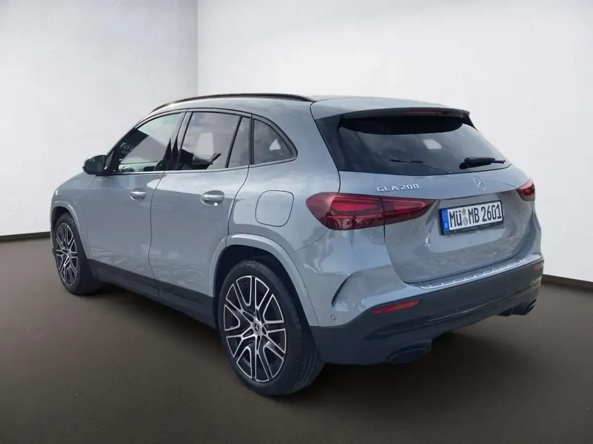 Gebraucht Mercedes GLA200 AMG 163 PS (119 kW) 2026 Manufaktur lack manufaktur alpingrau uni SUV