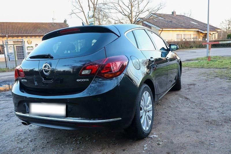 Gebraucht Opel Astra Edition 140 PS (102 kW) 2015 Schwarz Limousine