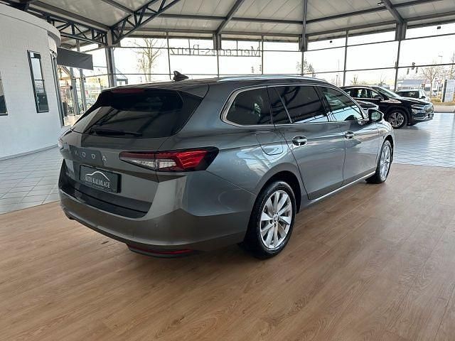 Gebraucht Skoda Superb Selection 150 PS (110 kW) 2024 Graphitegrau Kombi