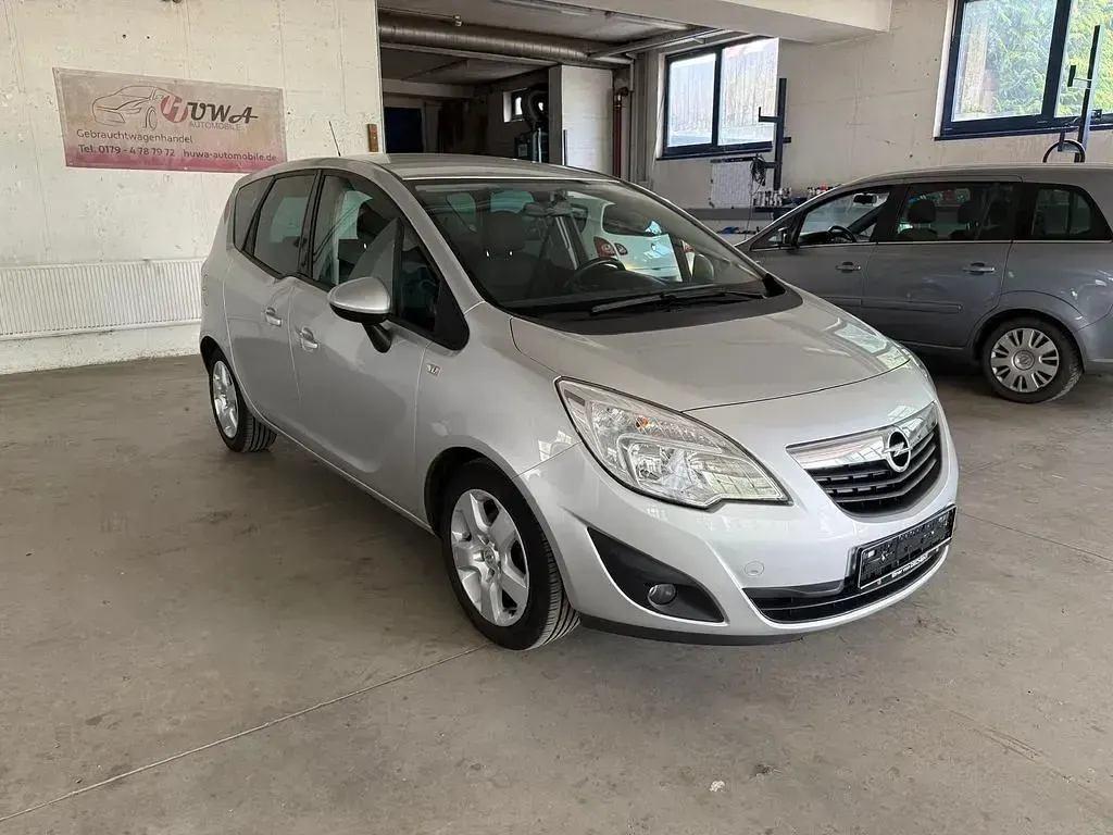 Gebraucht Opel Meriva Design Edition 101 PS (74 kW) 2011 Silber Van / Kleinbus