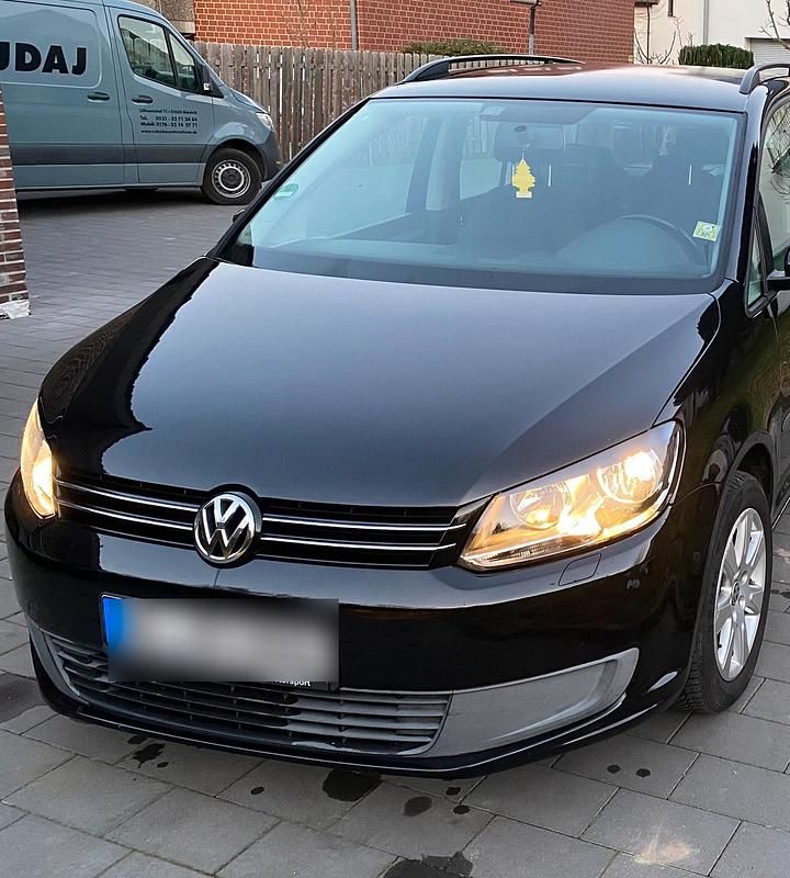 Schwarz Gebraucht 2010 VW Touran Van / Kleinbus | 5.300 € (Superpreis) - Bild 1/4
