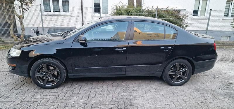Gebraucht VW Passat 160 PS (117 kW) 2010 Schwarz Limousine
