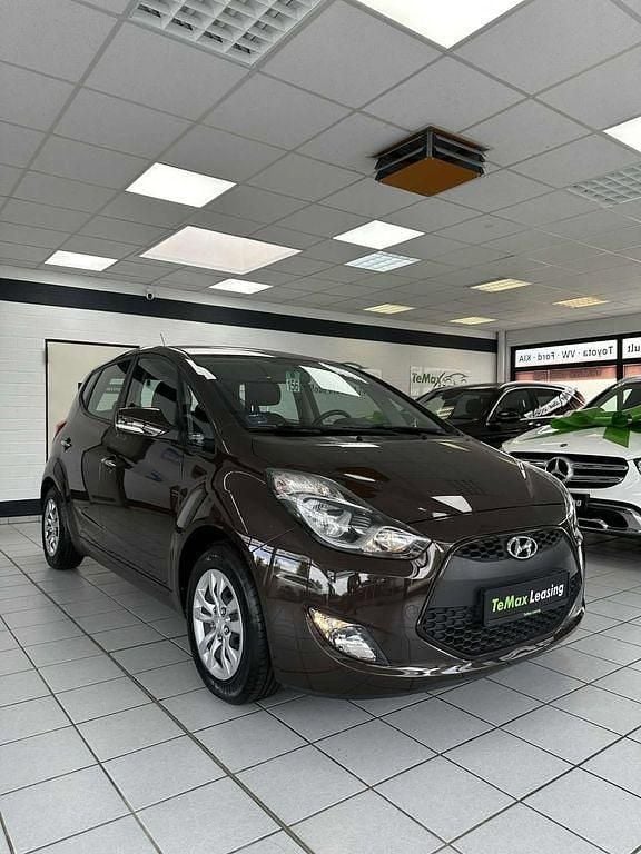 Braun Gebraucht 2017 Hyundai ix20 Style Van / Kleinbus | 13.999 € (Teuer) - Bild 1/4