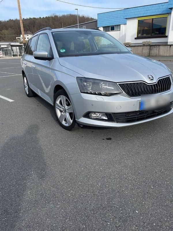 Gebraucht Skoda Fabia Joy 90 PS (66 kW) 2016 Silber Kleinwagen