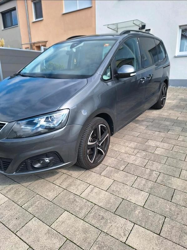 Grau Gebraucht 2020 Seat Alhambra Ecomotive Van / Kleinbus | 28.000 € (Superpreis) - Bild 1/4