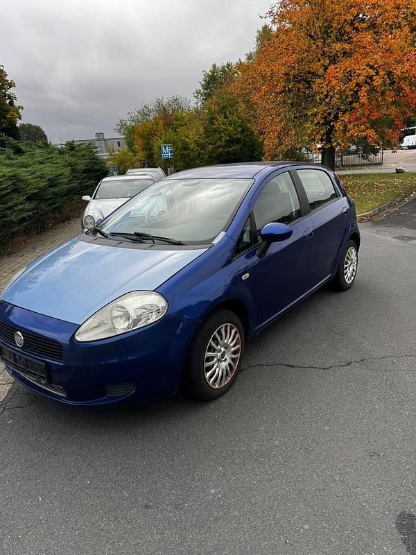 Blau Gebraucht 2009 Fiat Punto Limousine | 999 € (Superpreis) - Bild 1/4