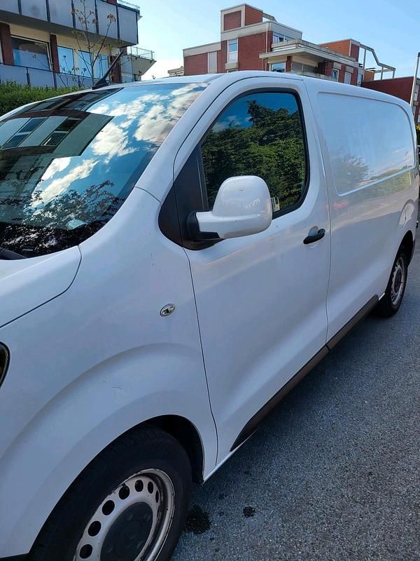 Second-hand Citroën Jumpy 122 CP (89 kW) 2017 Alb Monovolum