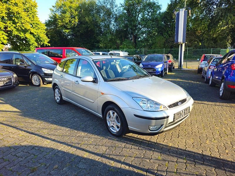 Gebraucht Ford Focus Ghia 101 PS (74 kW) 2003 Silber Limousine