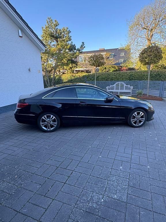 Second-hand Mercedes E200 184 CP (135 kW) 2014 Negru Coupe
