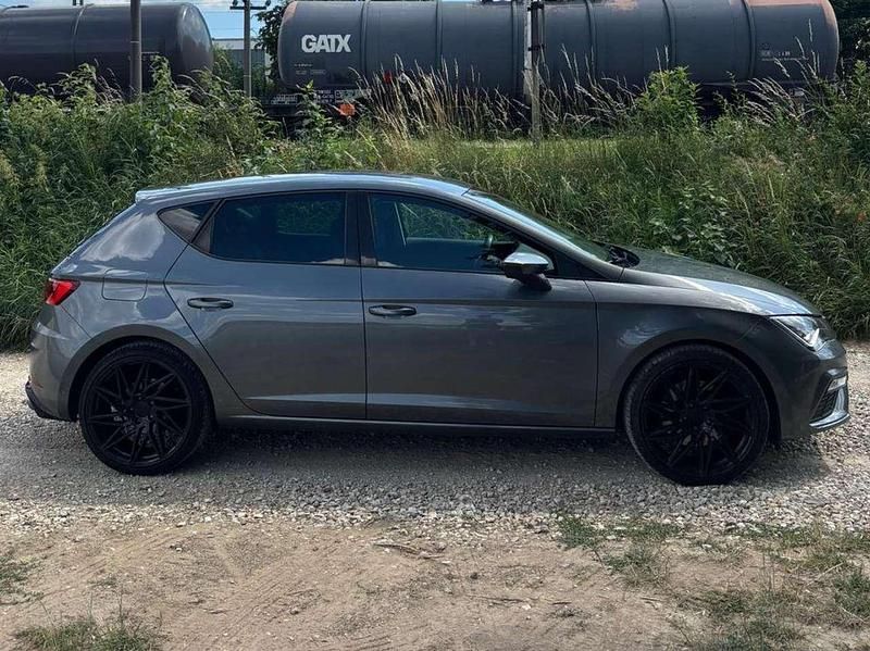 Grau Gebraucht 2018 Seat Leon Limousine | 14.500 € (Fairer Preis) - Bild 1/4